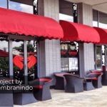 Awning kain di Teras Kafe di Area Gedung Perkantoran